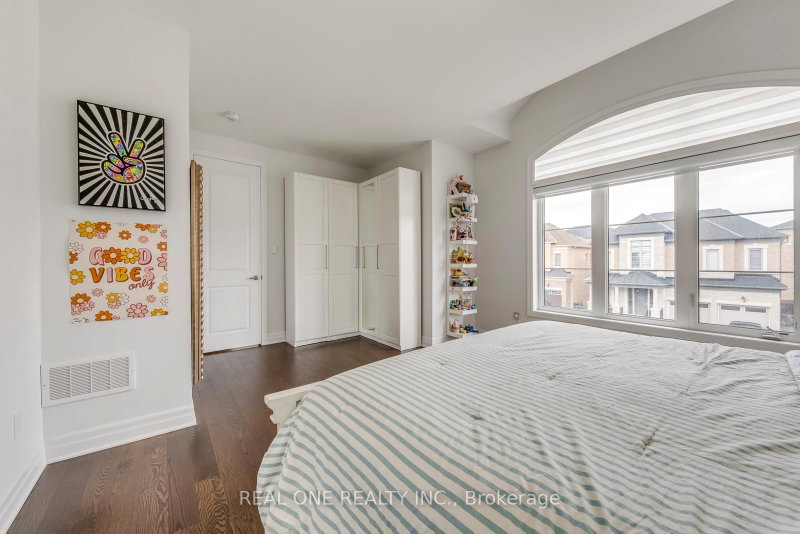 1079 John Laird Oakville,ON L6H 3R5 — Photo 32