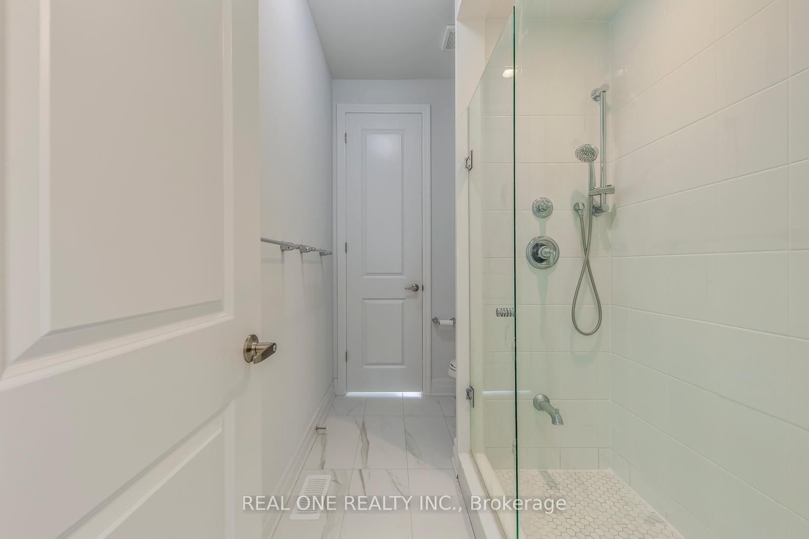 1079 John Laird Oakville,ON L6H 3R5 — Photo 40
