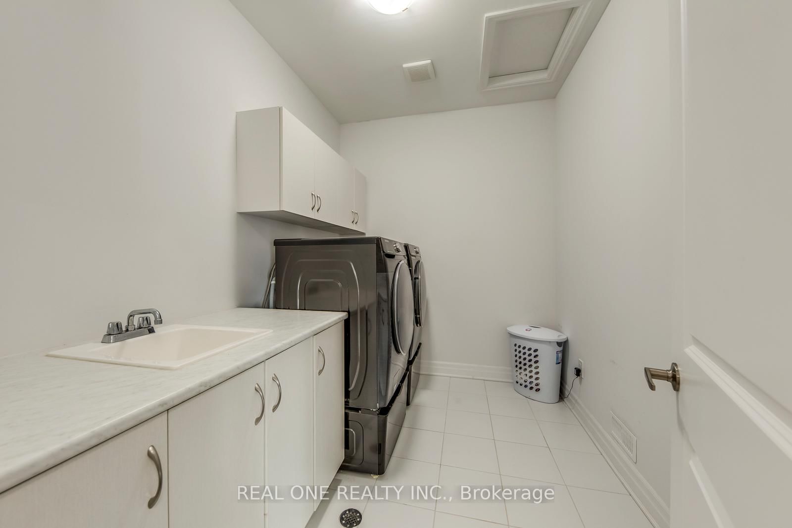 1079 John Laird Oakville,ON L6H 3R5 — Photo 41