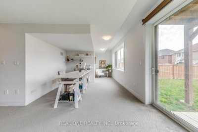 1079 John Laird Oakville,ON L6H 3R5 — Photo 44