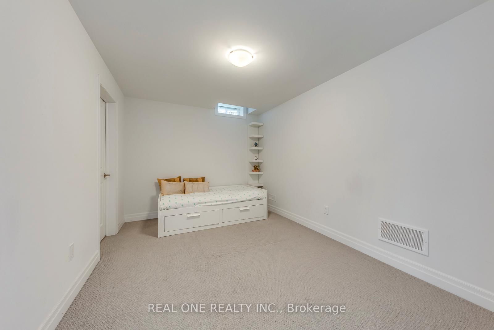 1079 John Laird Oakville,ON L6H 3R5 — Photo 46
