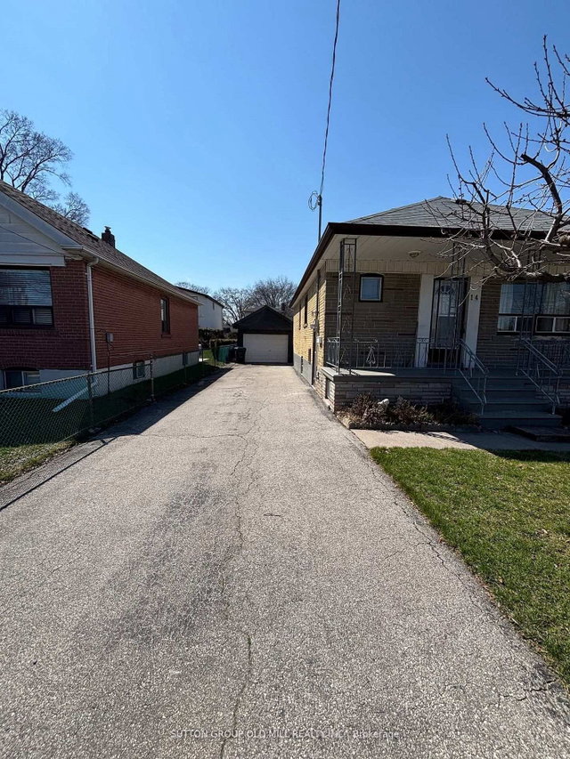 14 Ashmore Avenue