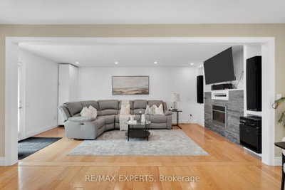 35 Lawrence Avenue — photo 5
