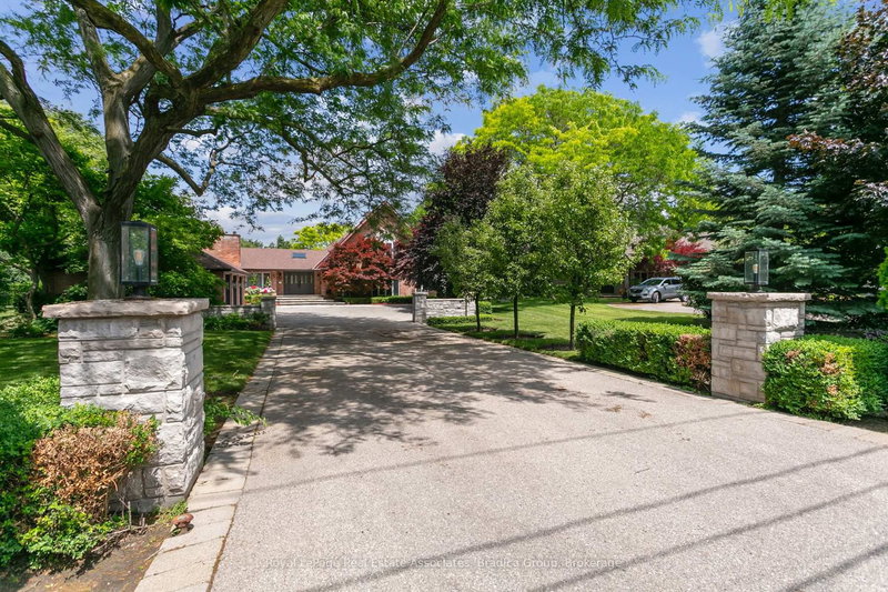 19 Lorraine Gardens
