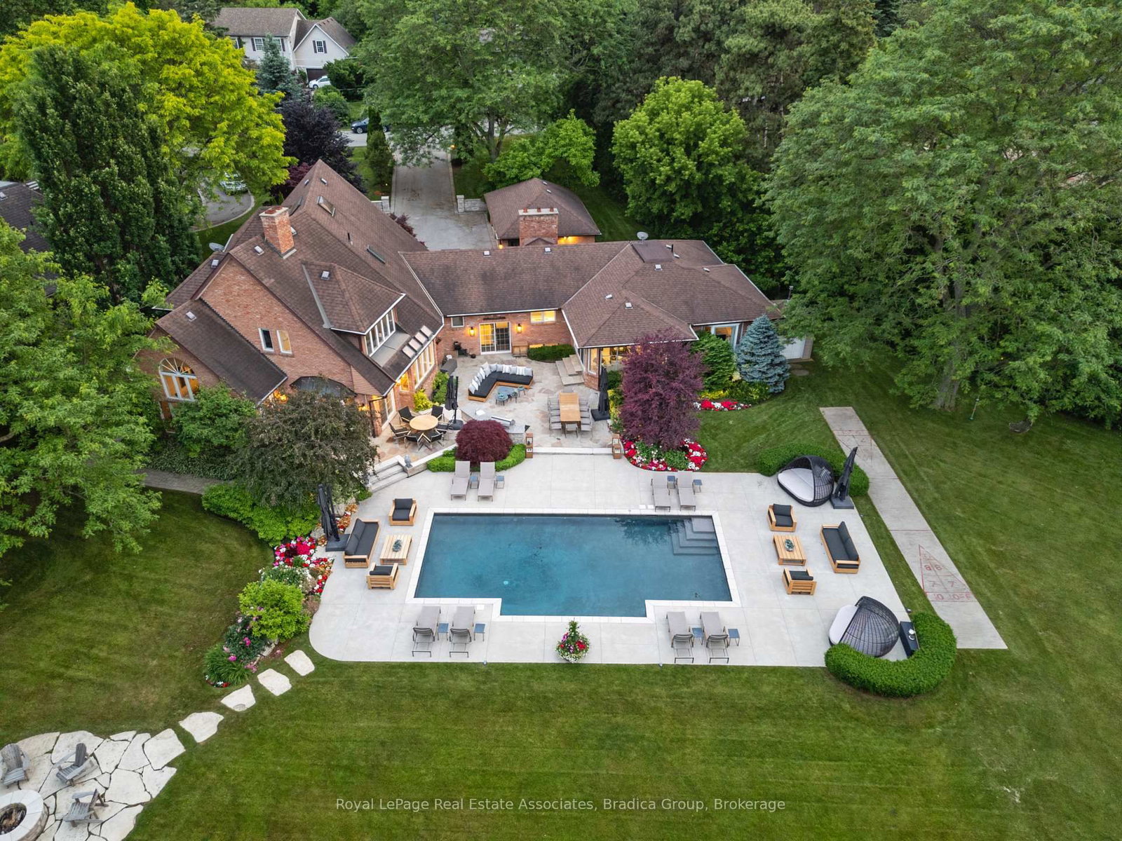 19 Lorraine Gardens • Toronto, ON photo 36