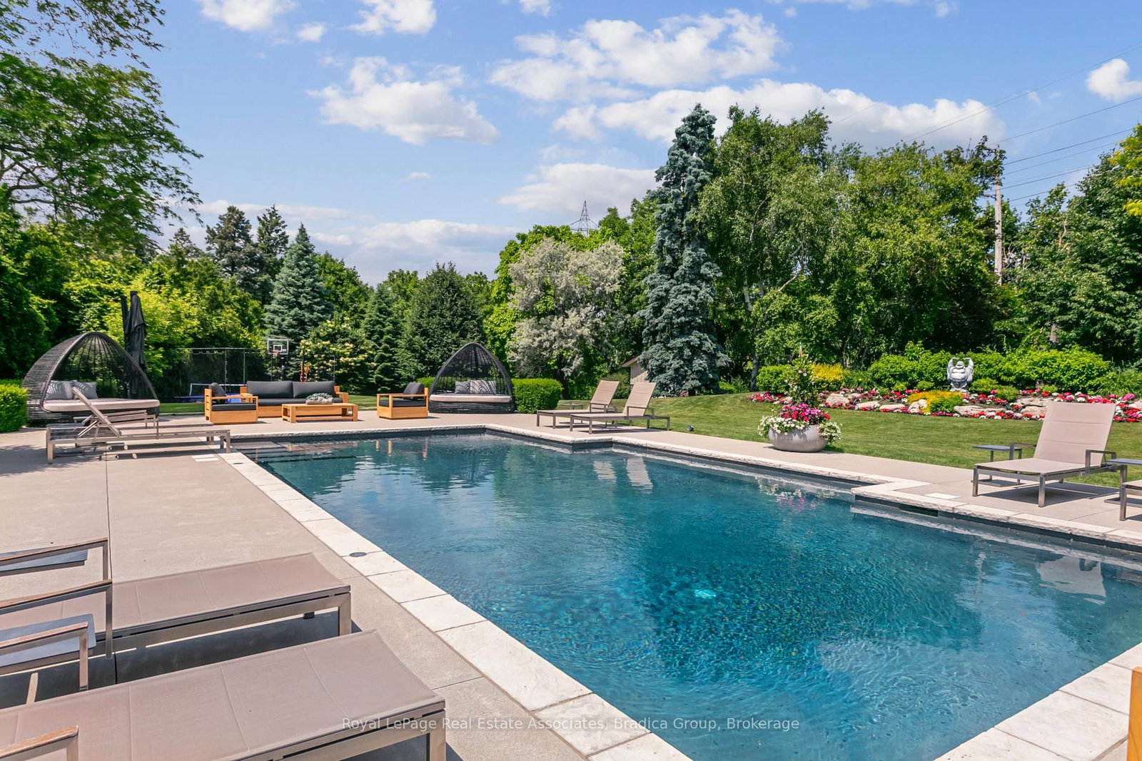 19 Lorraine Gardens • Toronto, ON photo 38