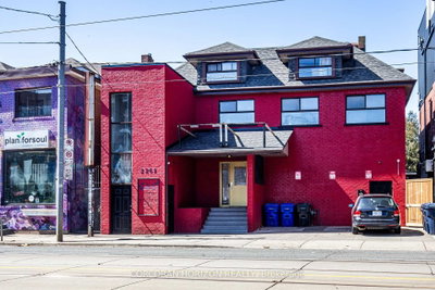 2261 Dundas Street