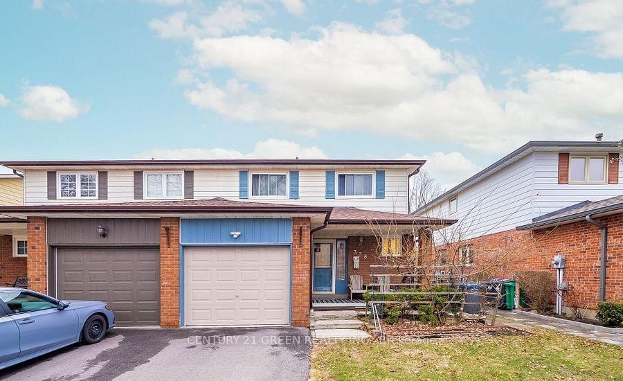 338 Hillside Mississauga,ON L5M 2L7