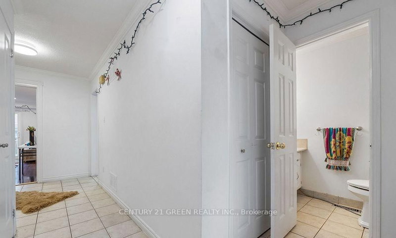 338 Hillside Mississauga,ON L5M 2L7 — Photo 4