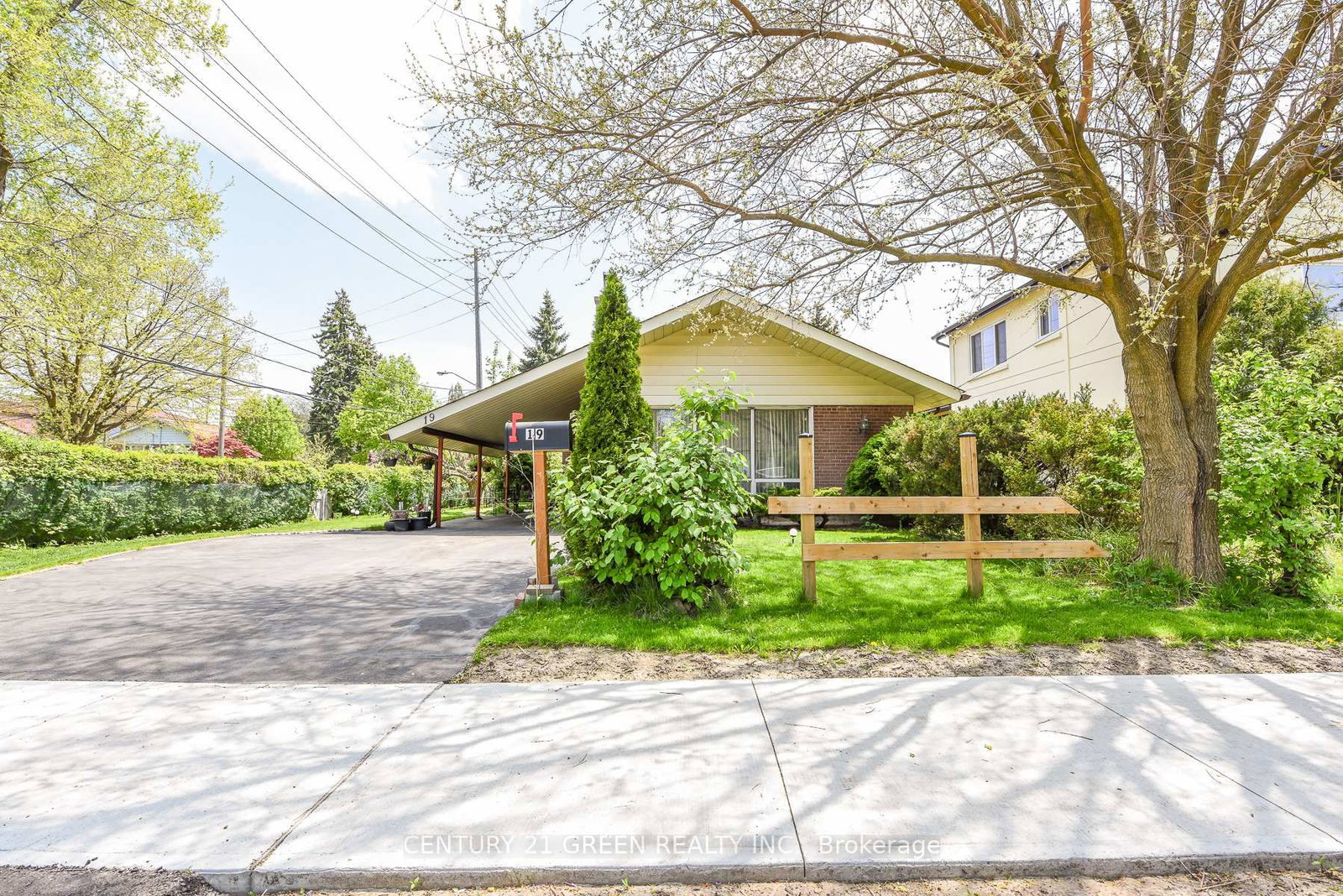 19 Eriksdale Road • Toronto, ON photo 16