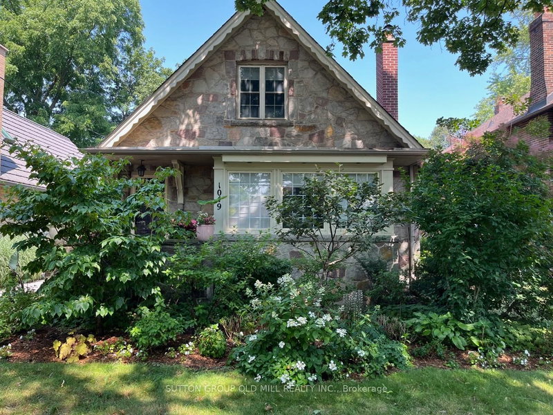 home for lease on 1049 Royal York Road
