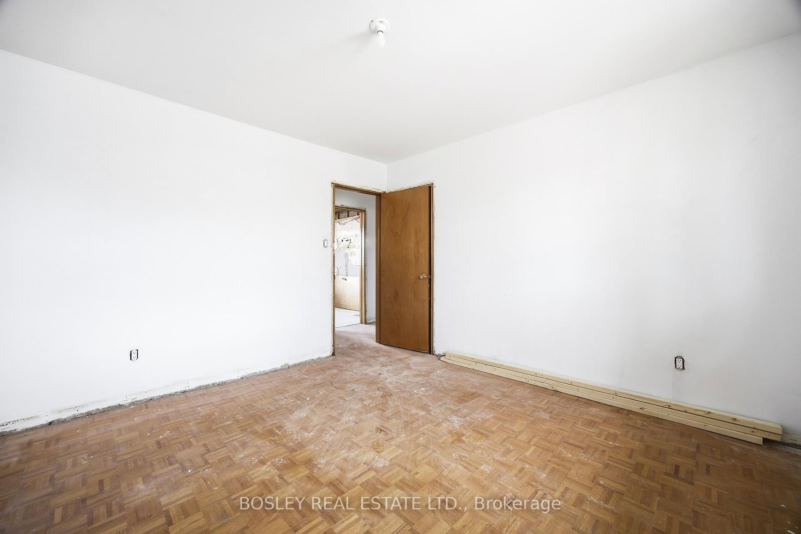 24 Oakwood Avenue N • Mississauga, ON photo 11