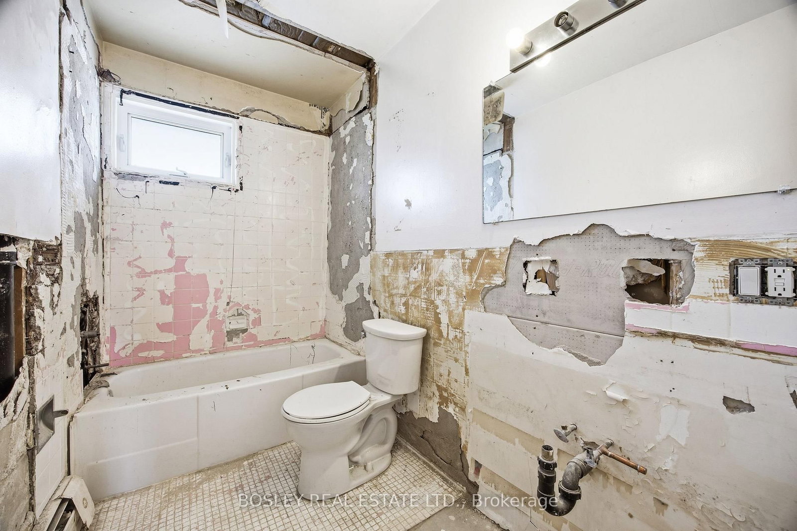 24 Oakwood Avenue N • Mississauga, ON photo 12