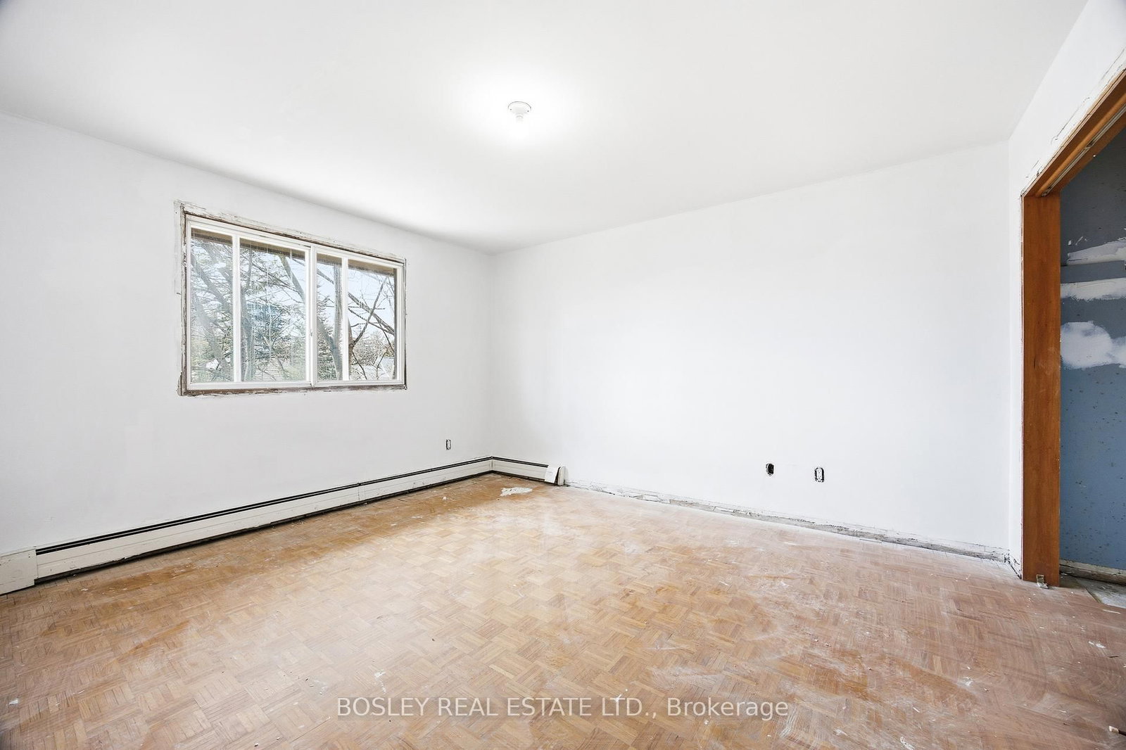 24 Oakwood Avenue N • Mississauga, ON photo 13