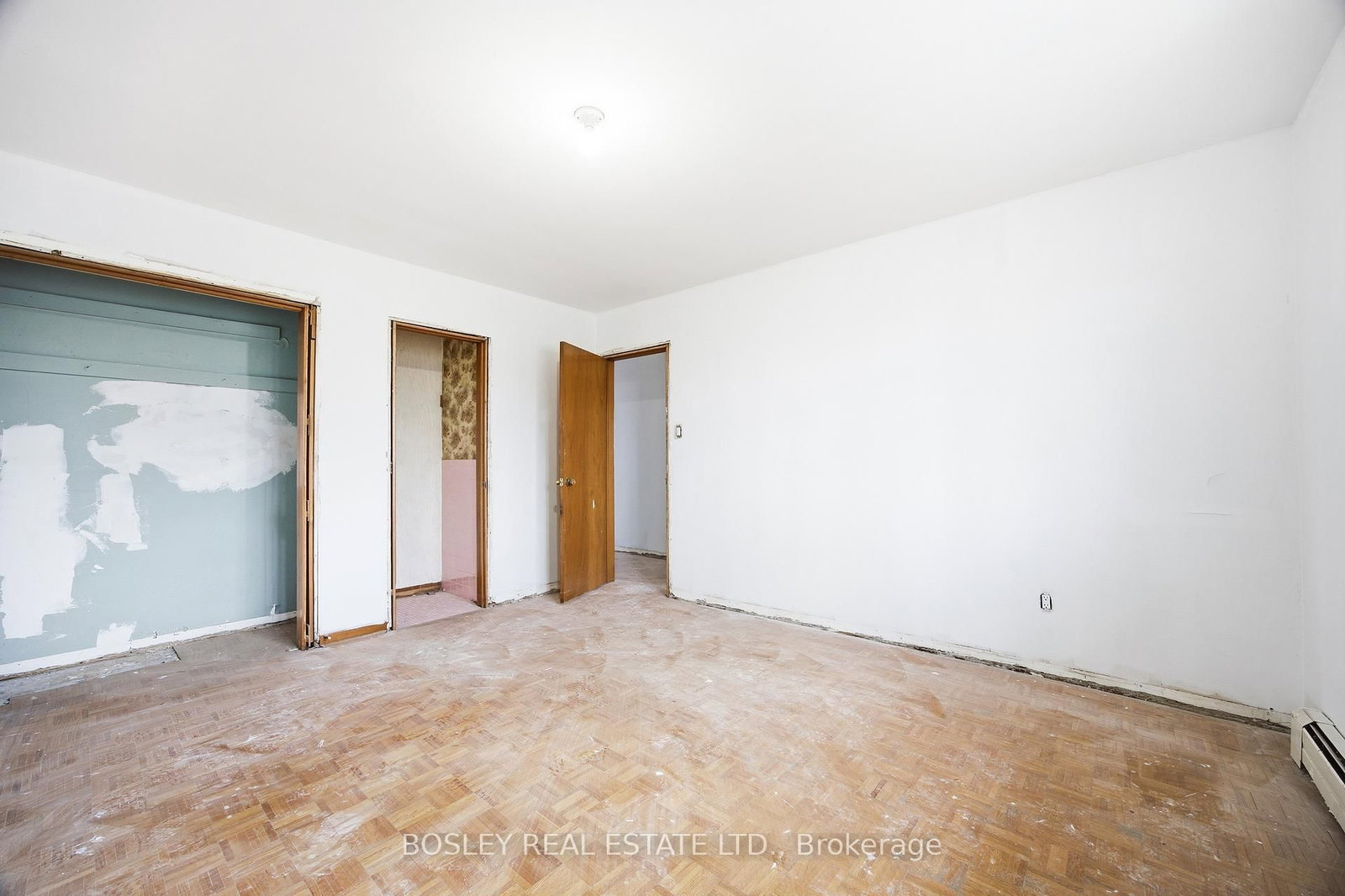 24 Oakwood Avenue N • Mississauga, ON photo 15