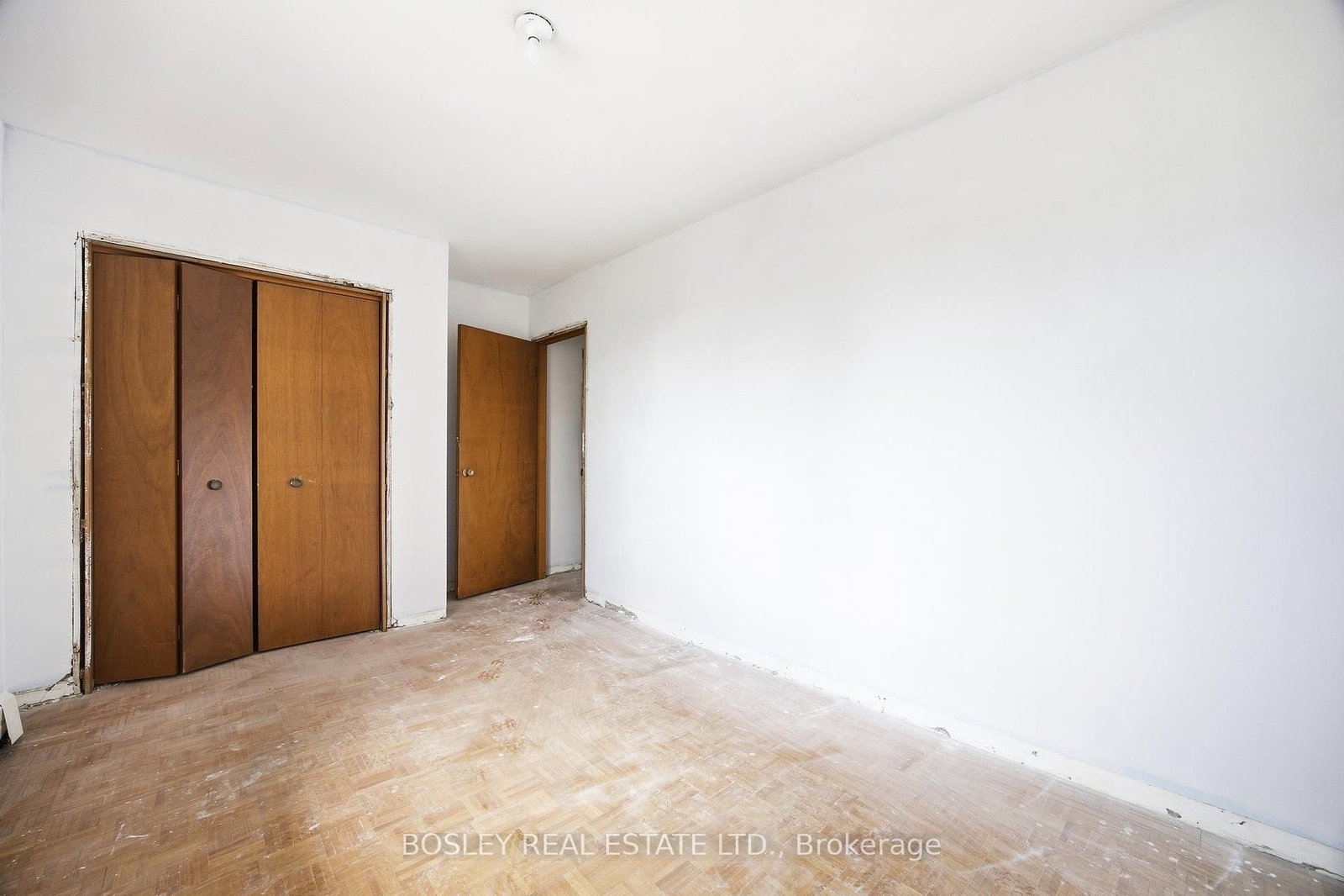 24 Oakwood Avenue N • Mississauga, ON photo 17