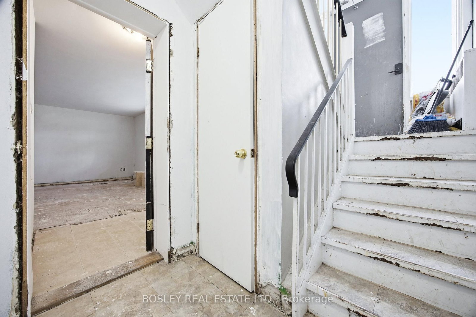24 Oakwood Avenue N • Mississauga, ON photo 20