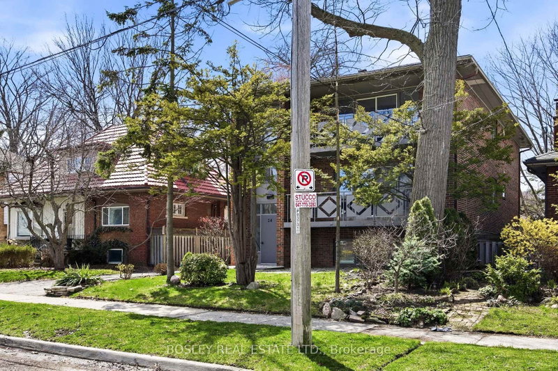 24 Oakwood Avenue N
