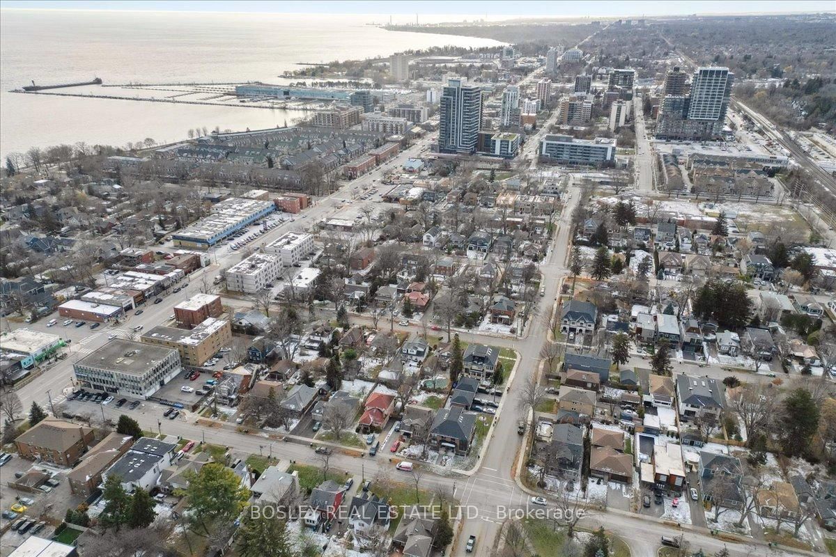 24 Oakwood Avenue N • Mississauga, ON photo 37
