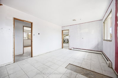 24 Oakwood Avenue N • Mississauga, ON photo 9