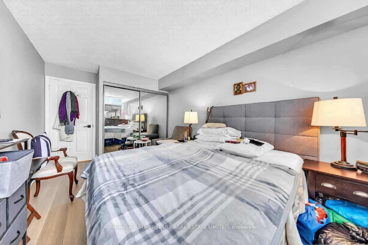 24 Hanover Brampton,ON L6S 5K8 — Photo 8