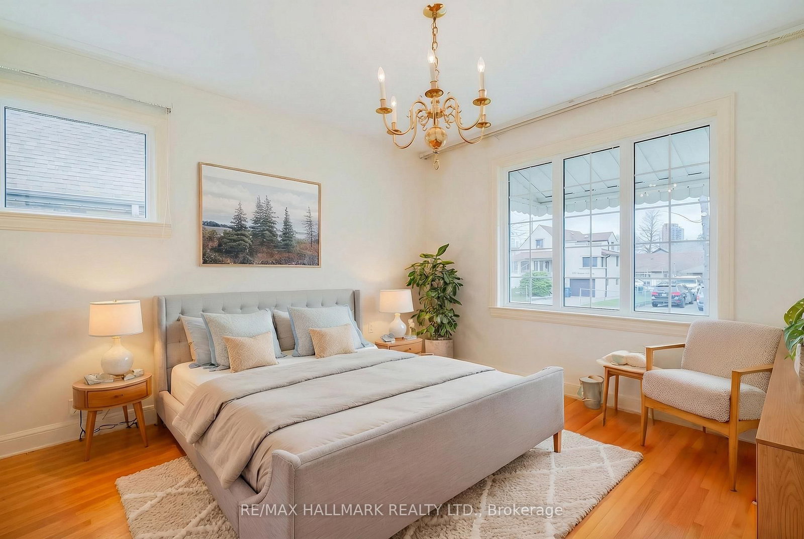 945 Glencairn Avenue • Toronto, ON photo 8