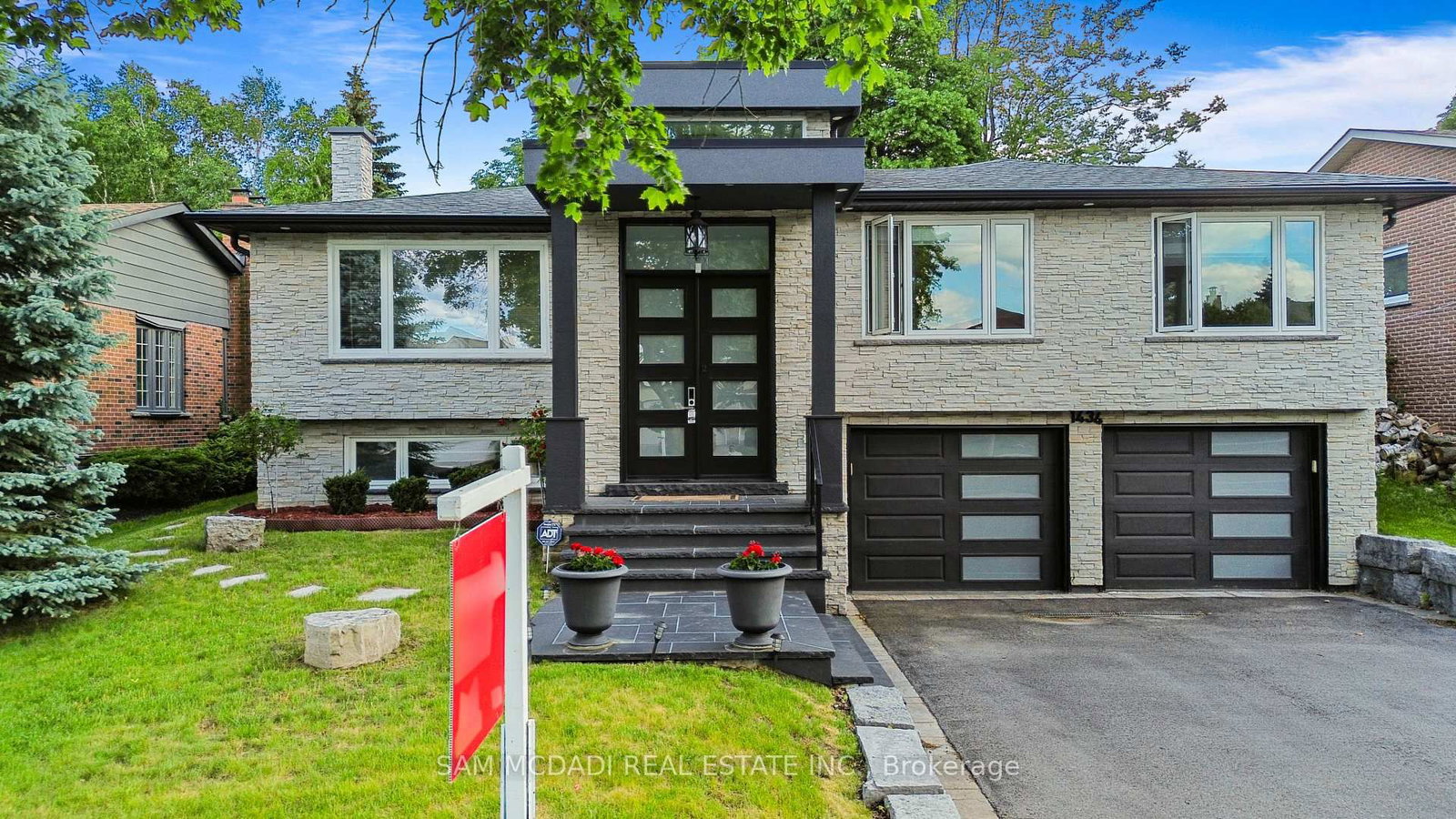 1434 Petrie Way • Mississauga, ON photo 2