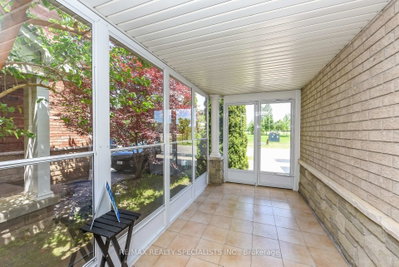 5624 Freshwater Drive • Mississauga, ON photo 2