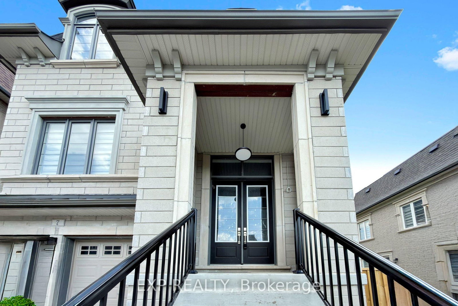 7 Swamp Sparrow Court • Caledon, ON photo 3