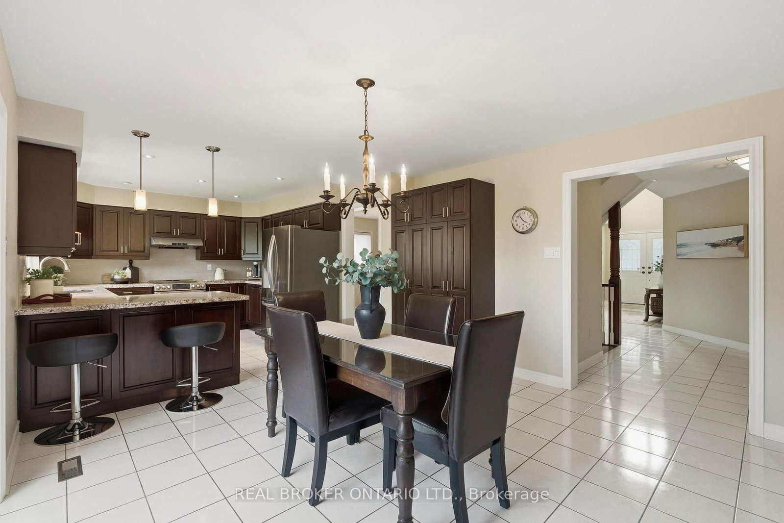 2205 Shaftesbury Court • Oakville, ON photo 12