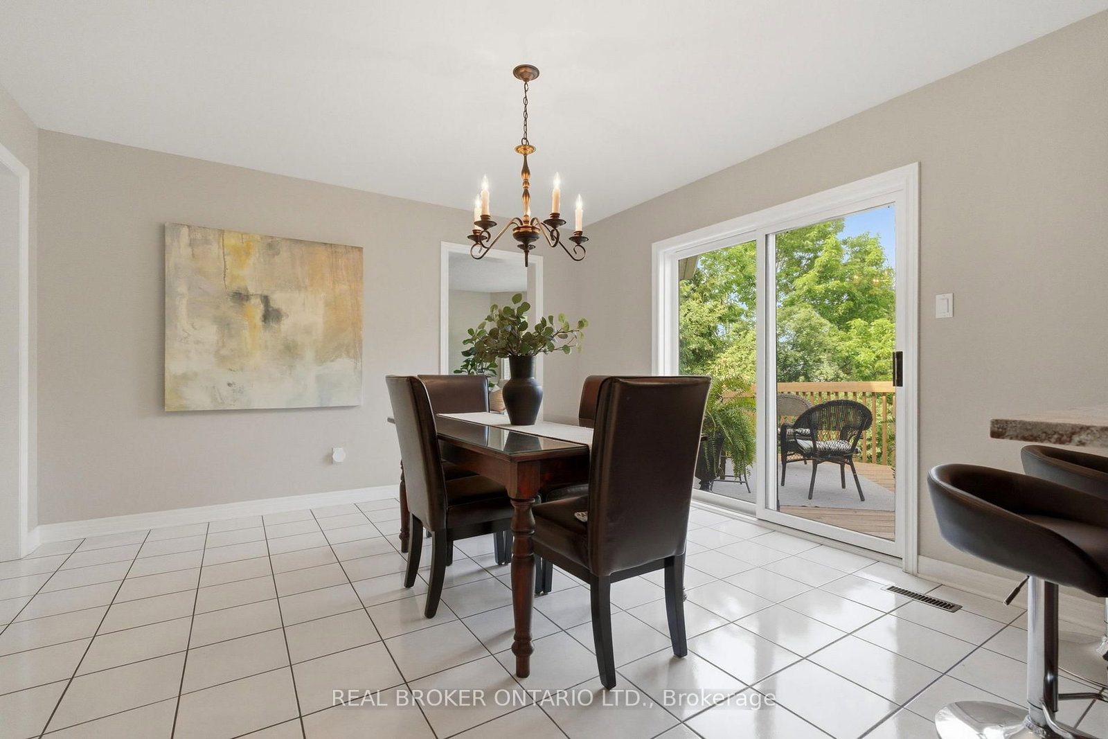 2205 Shaftesbury Court • Oakville, ON photo 16