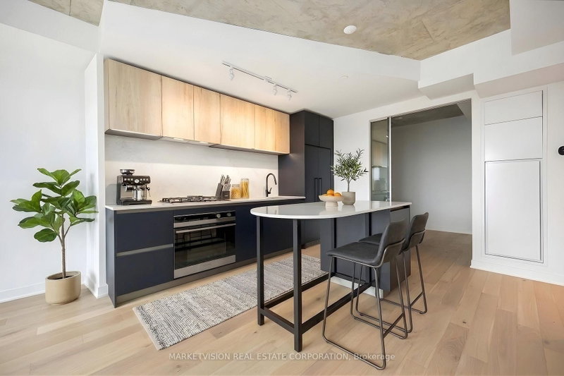 610 - 2625 Dundas Street W