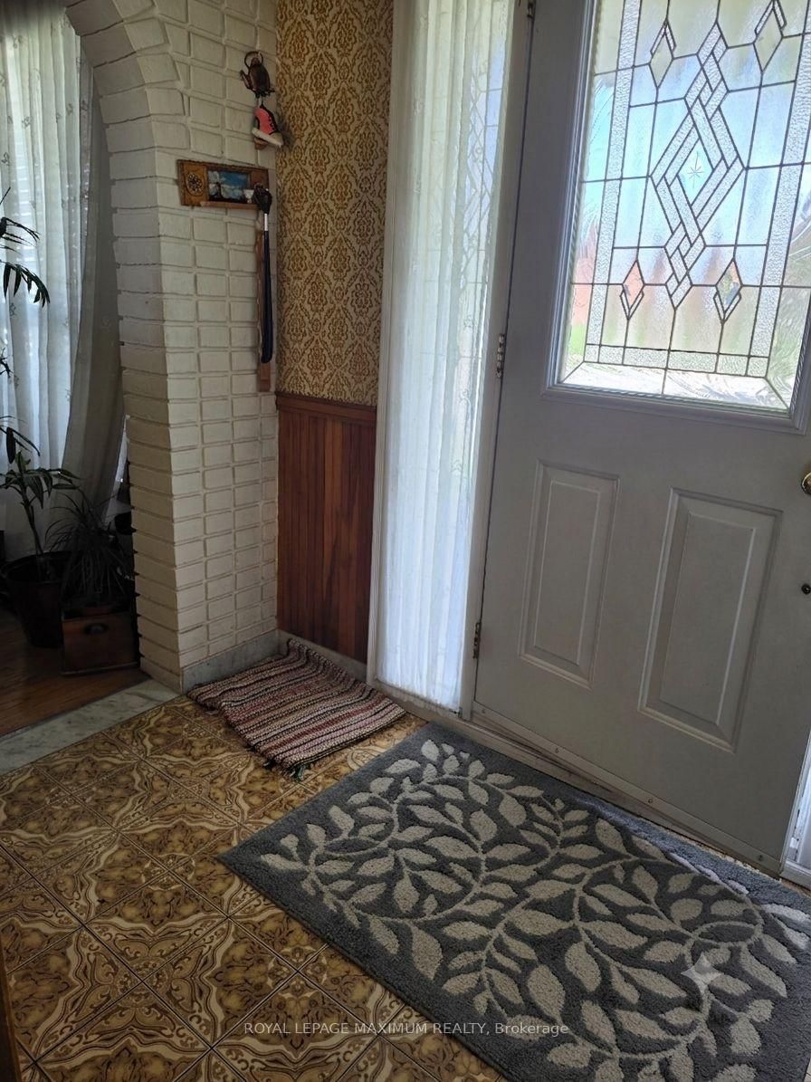 4254 Brandon Gate Drive • Mississauga, ON photo 2