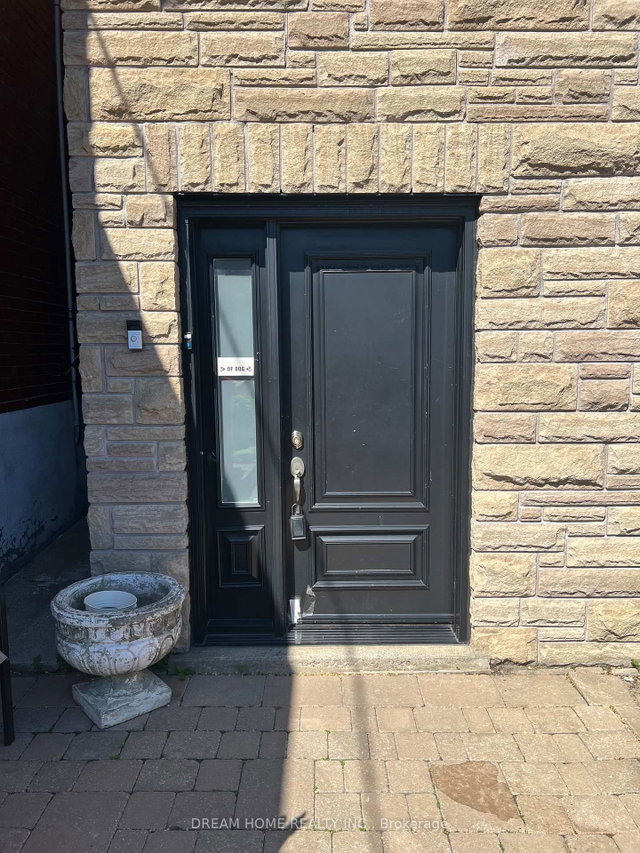 Upper - 376 Blackthorn Avenue