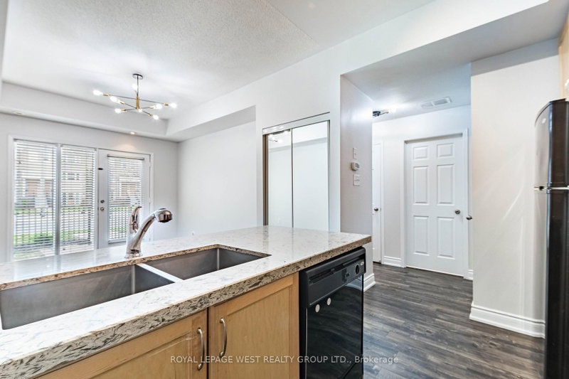 5035 Oscar Peterson Mississauga,ON L5M 0P4 — Photo 3