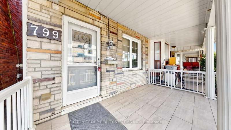 799 Lansdowne Avenue