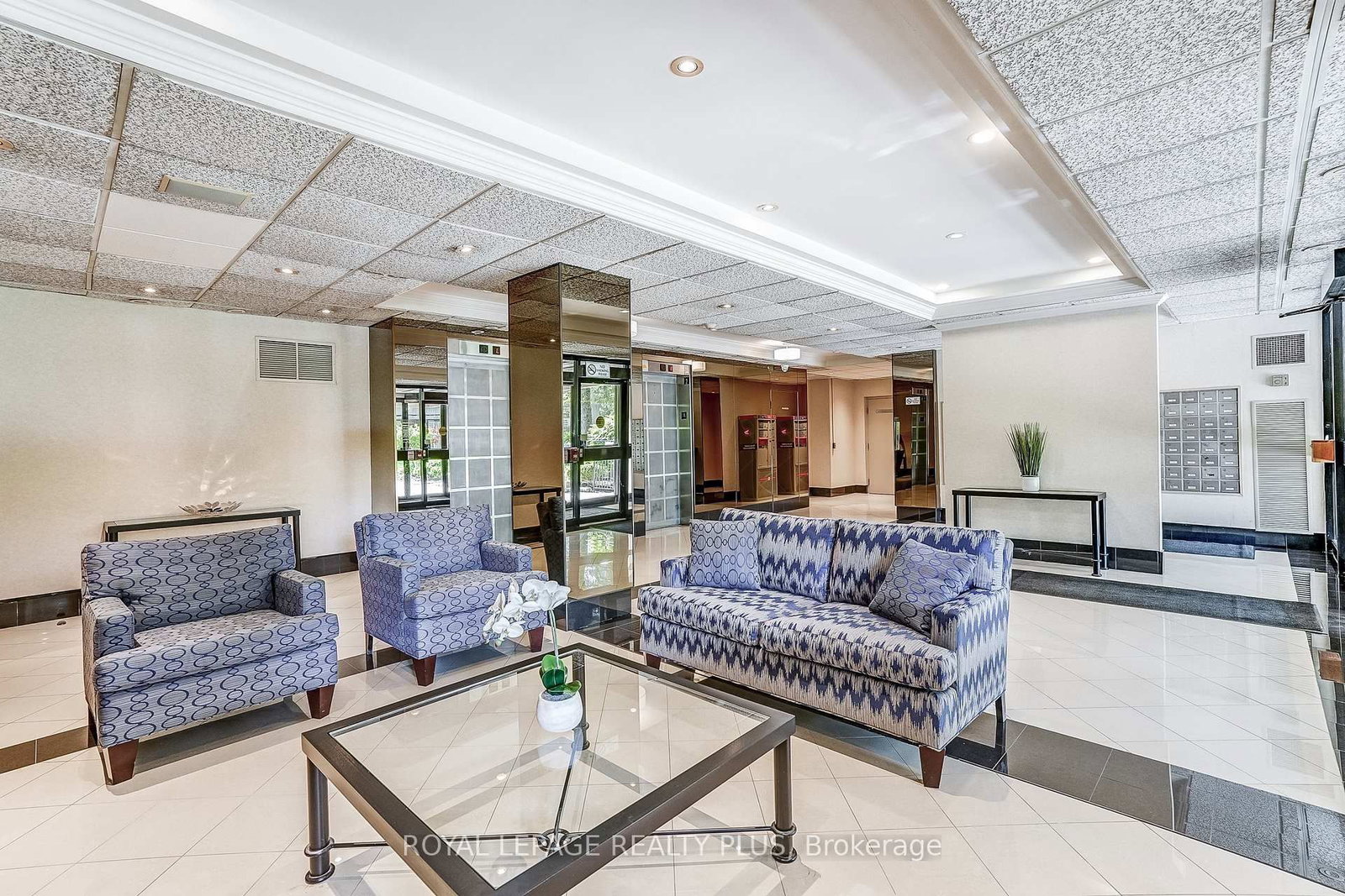 1320 Mississauga Valley Boulevard • #906 • Mississauga, ON photo 5