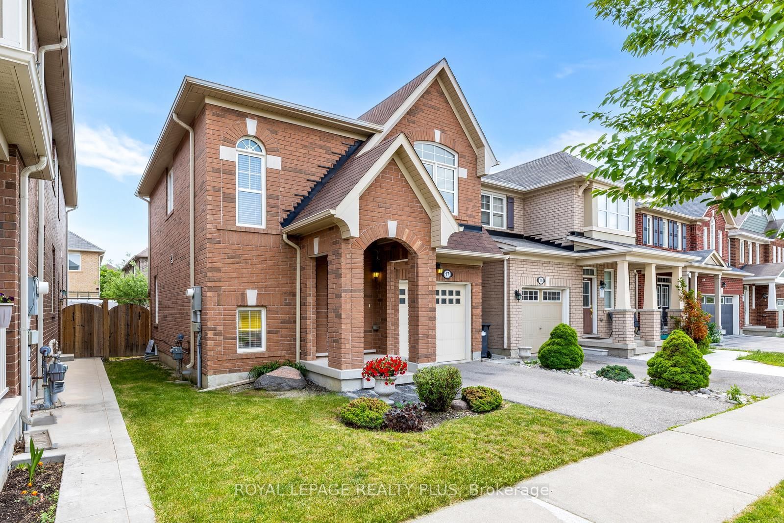 Detached House for sale at 17 Francis Lundy Street, Brampton, Ontario, L6Y 4X8 - Fletcher's West - MLS: W13419084
