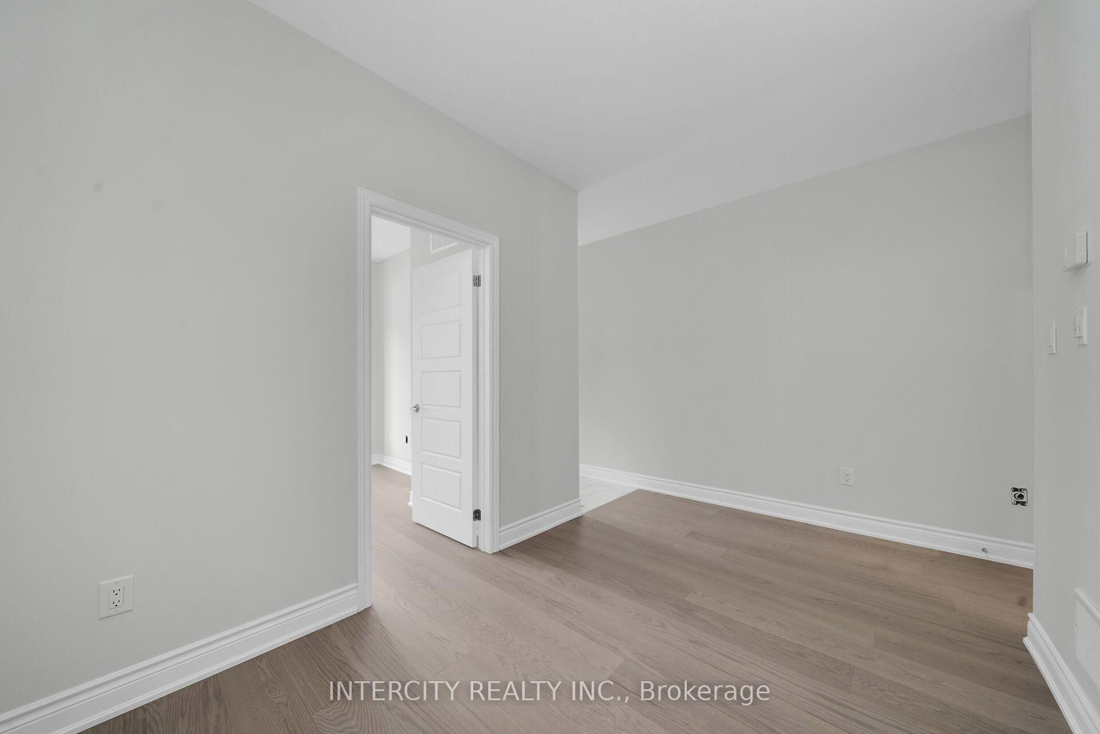 3 Ruby Lane • Halton Hills, ON photo 5