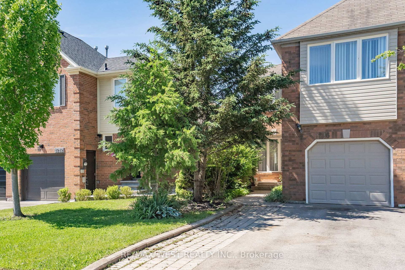 1216 Leewood Drive • Oakville, ON photo 1