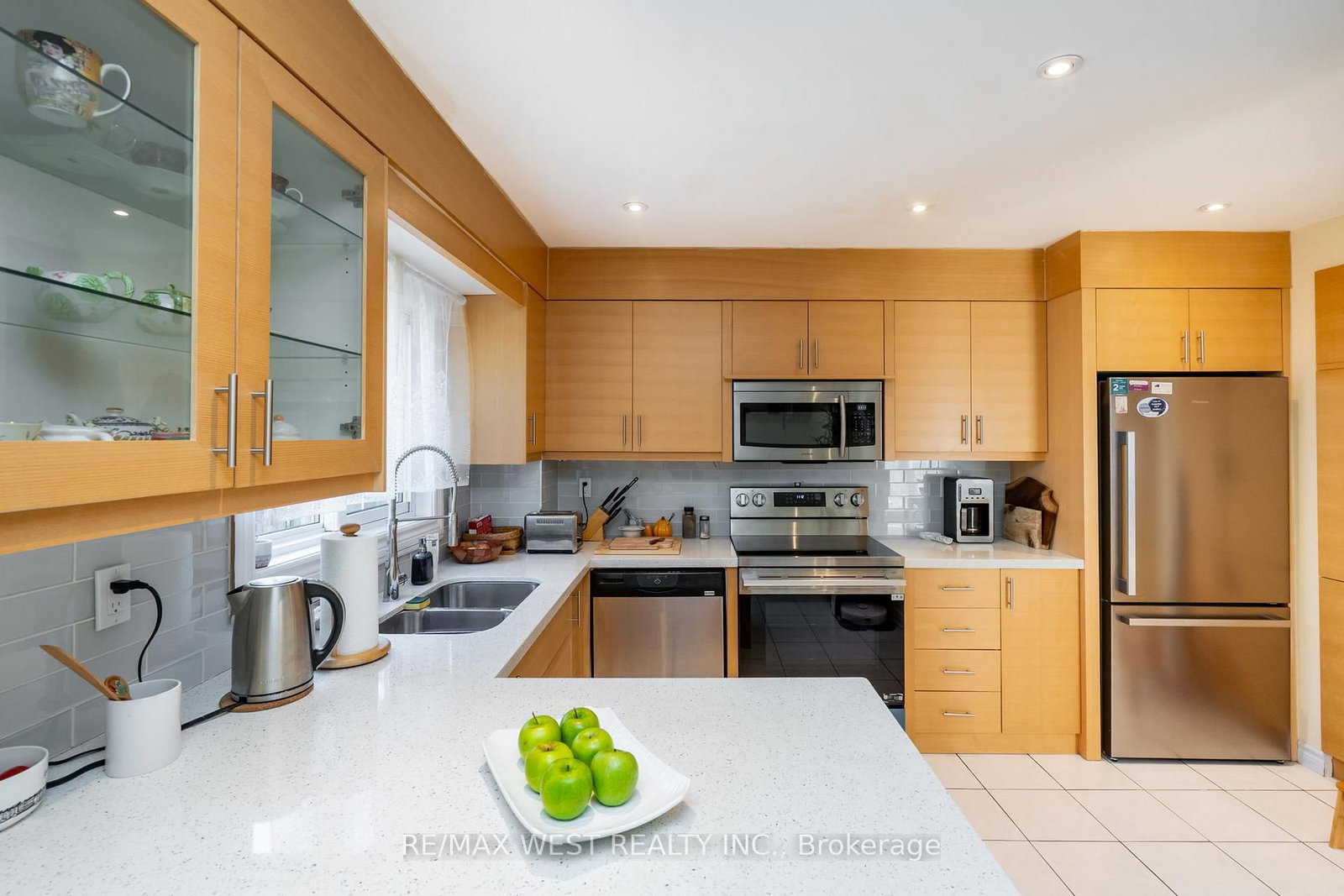 1216 Leewood Drive • Oakville, ON photo 15