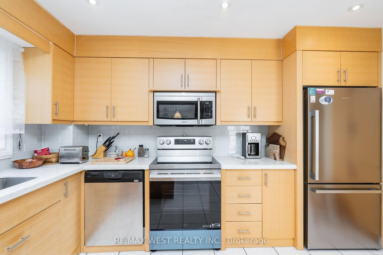 1216 Leewood Drive • Oakville, ON photo 17