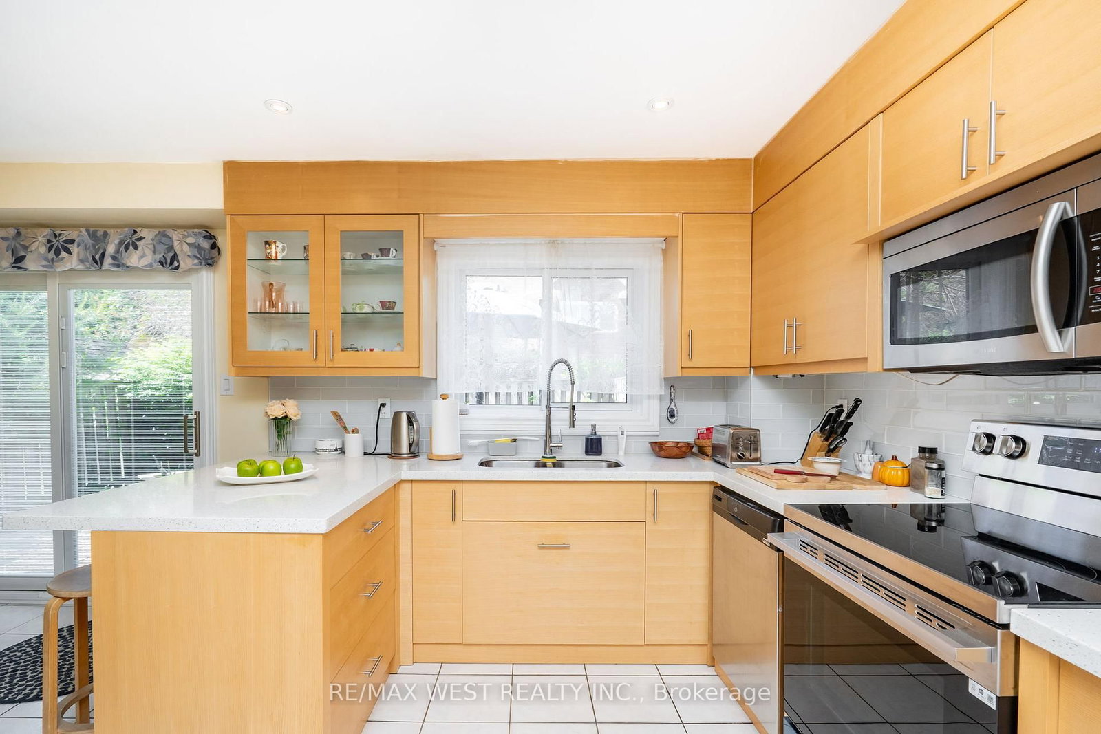 1216 Leewood Drive • Oakville, ON photo 18
