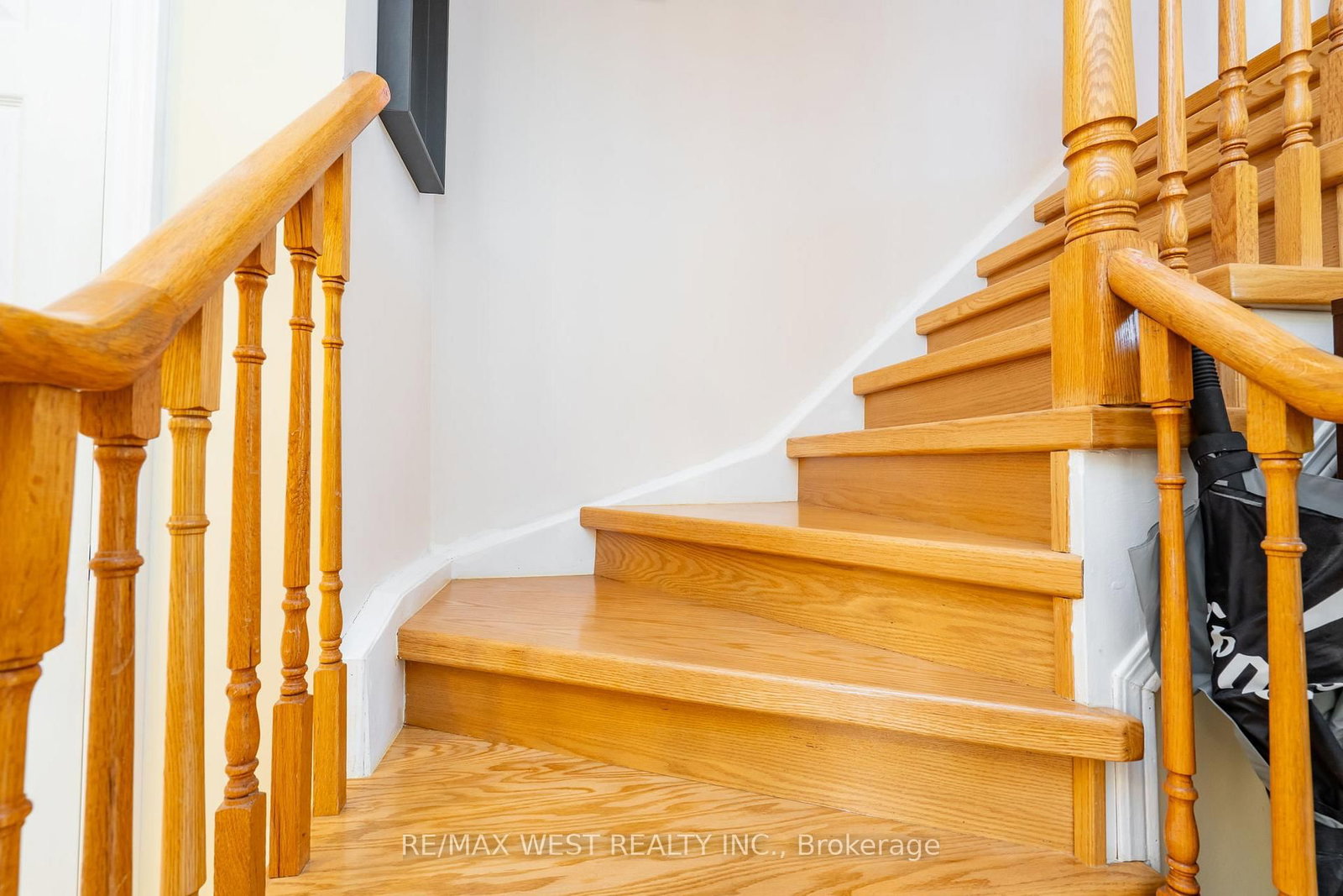 1216 Leewood Drive • Oakville, ON photo 23