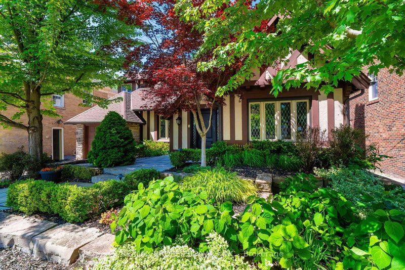 376 Prince Edward Drive N