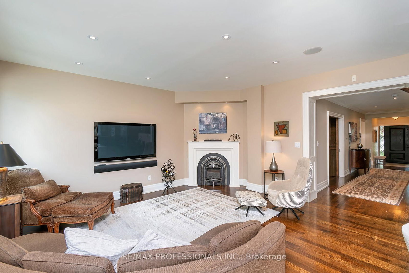 376 N Prince Edward Drive • Toronto, ON photo 8