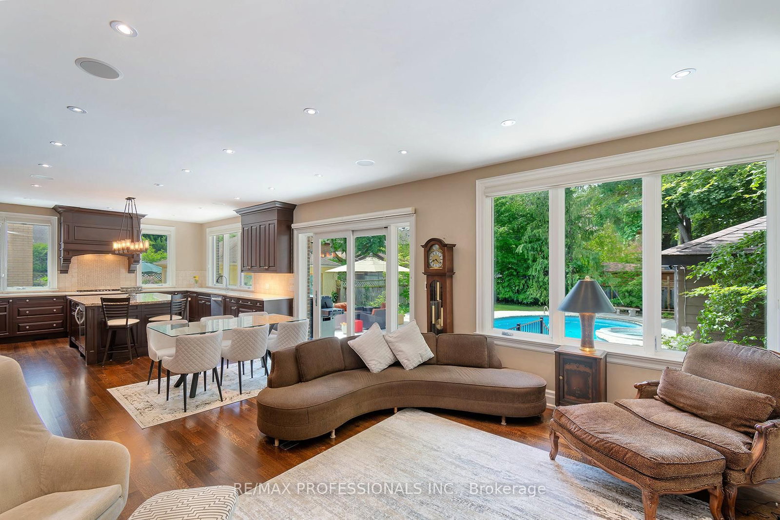 376 N Prince Edward Drive • Toronto, ON photo 9