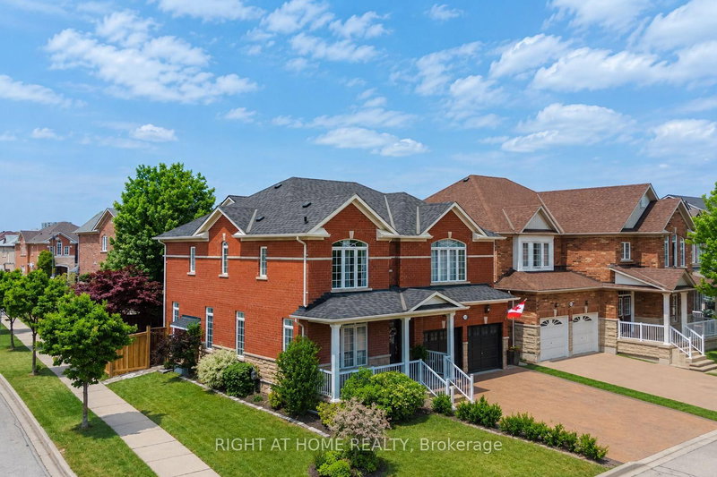 1021 Hemstreet Crescent