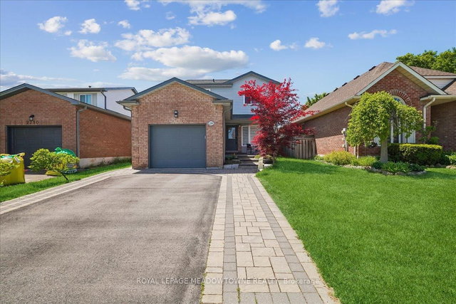 2208 Hunt Crescent