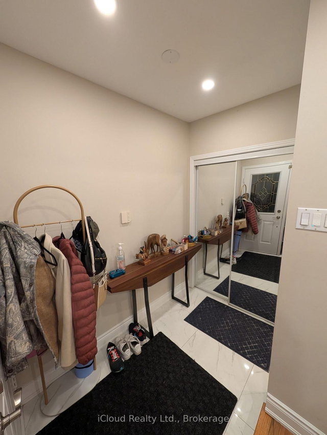 5470 Palmerston Crescent